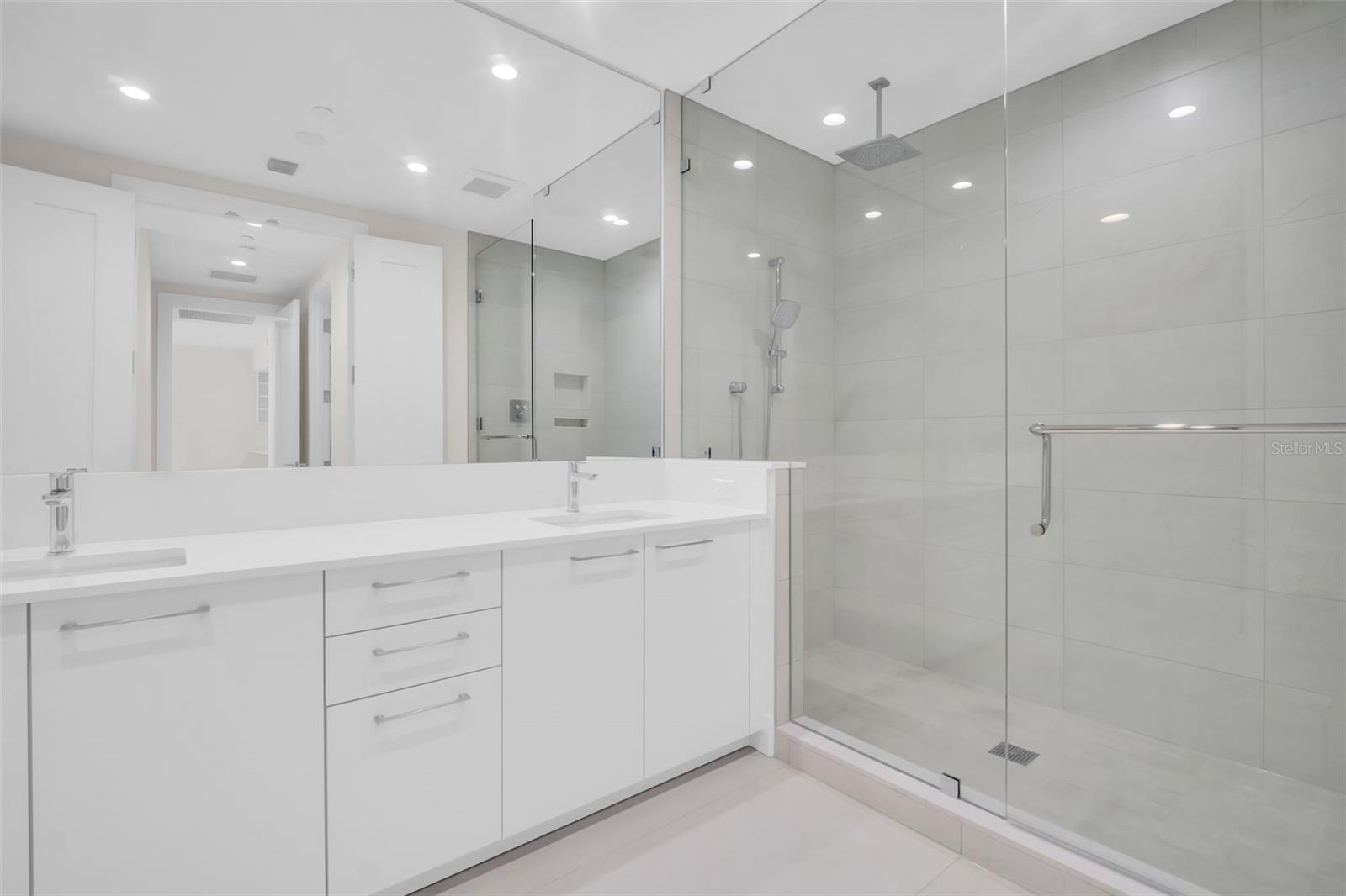 Image 22 of 77 For 275 1st Avenue S 1104