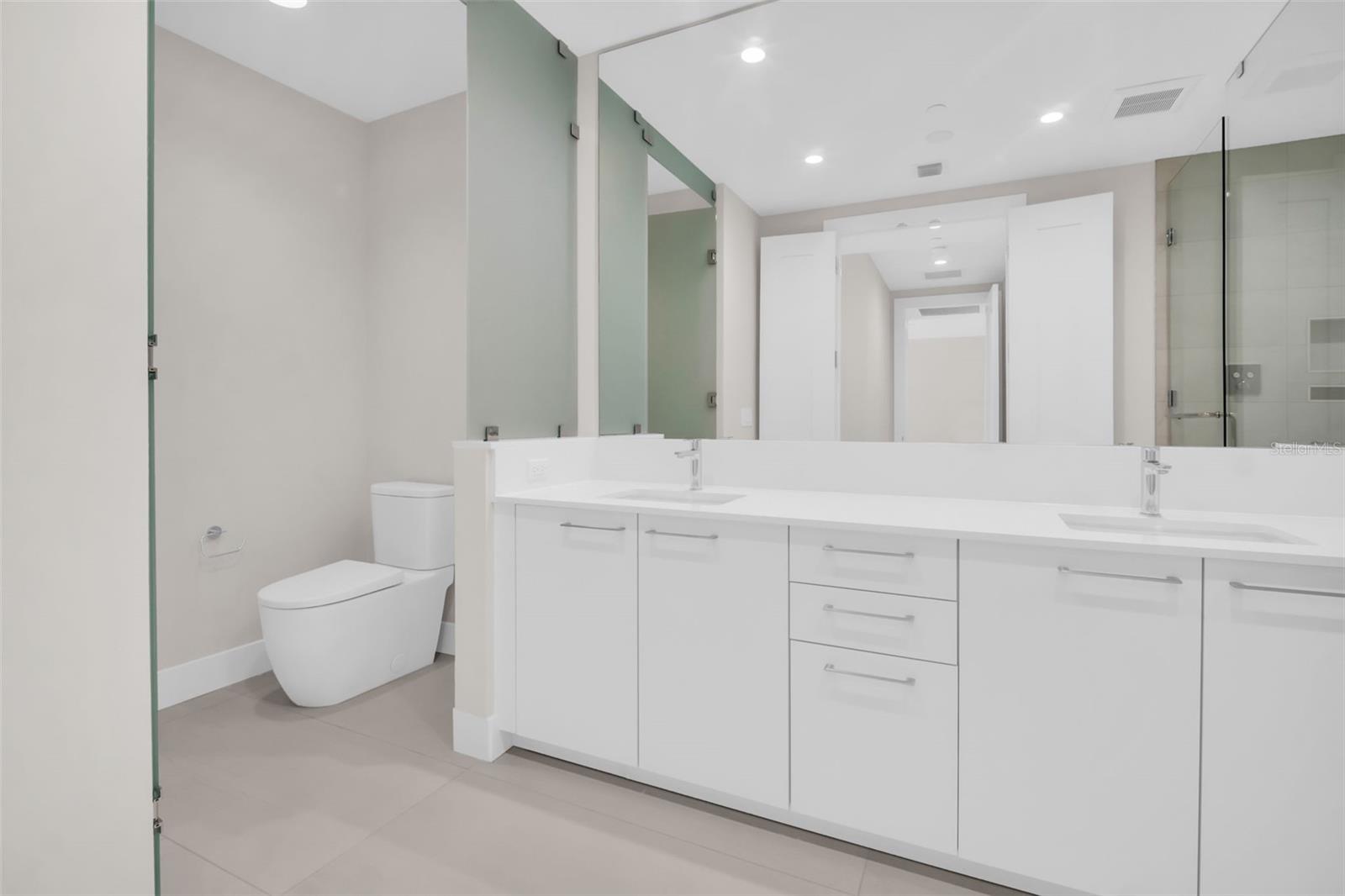 Image 23 of 77 For 275 1st Avenue S 1104