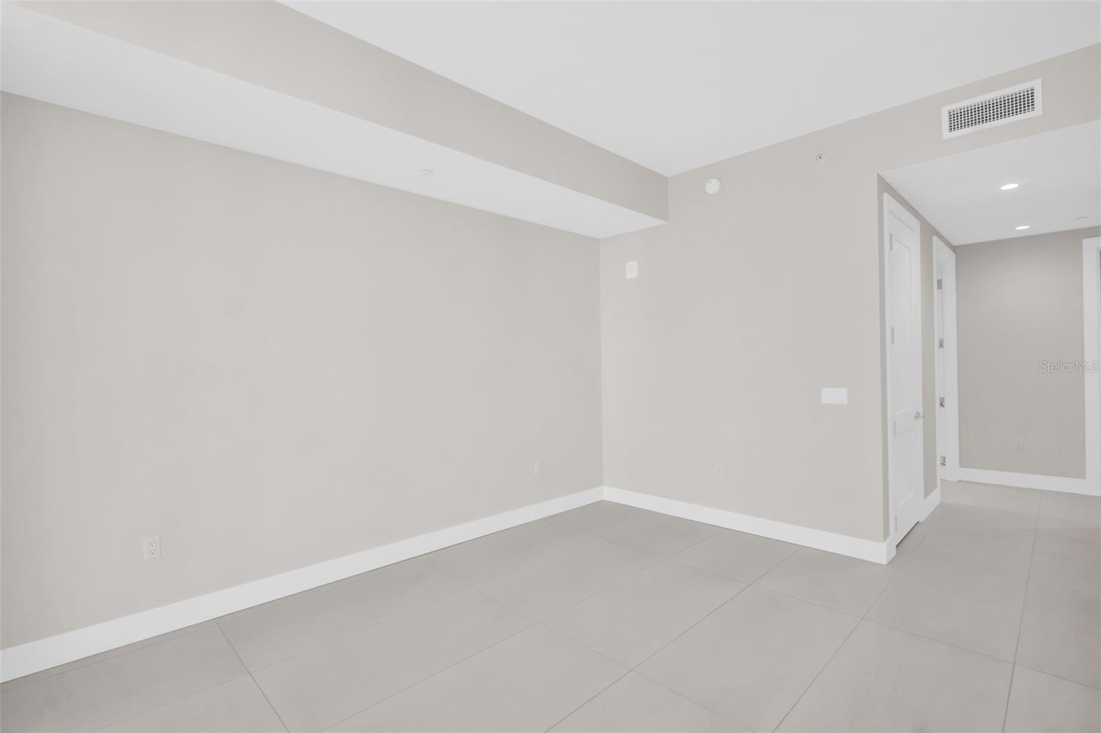 Image 28 of 77 For 275 1st Avenue S 1104