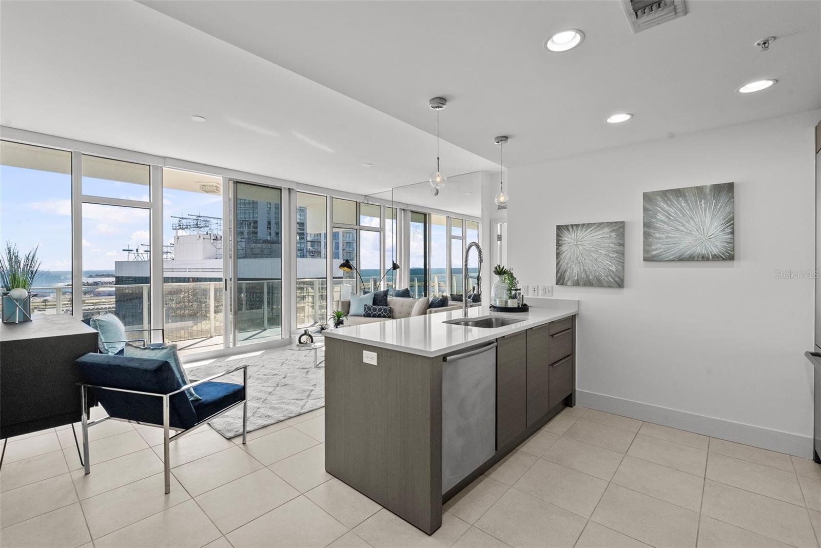 Listing photo id 11 for 175 1st Street S 1604