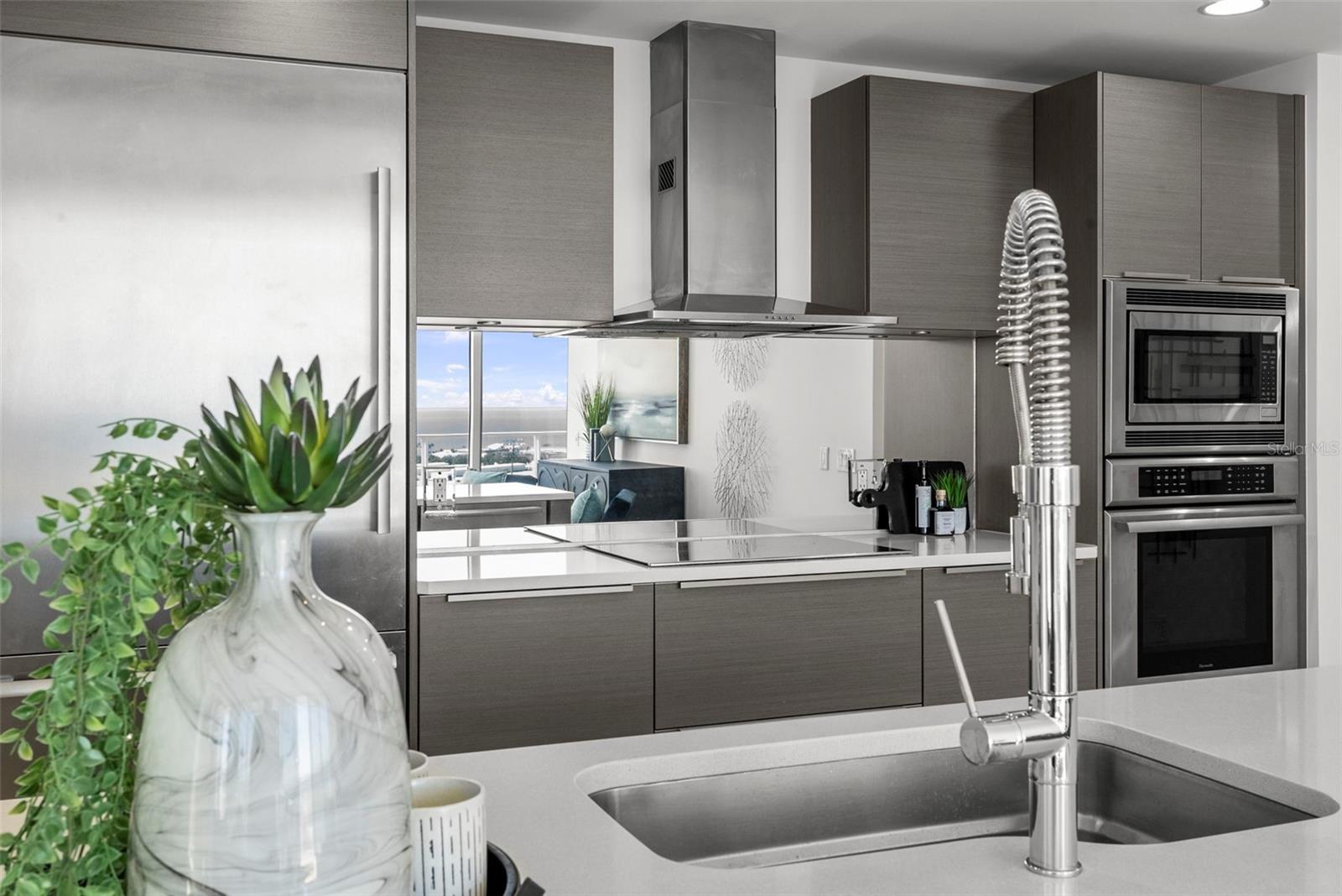 Listing photo id 15 for 175 1st Street S 1604