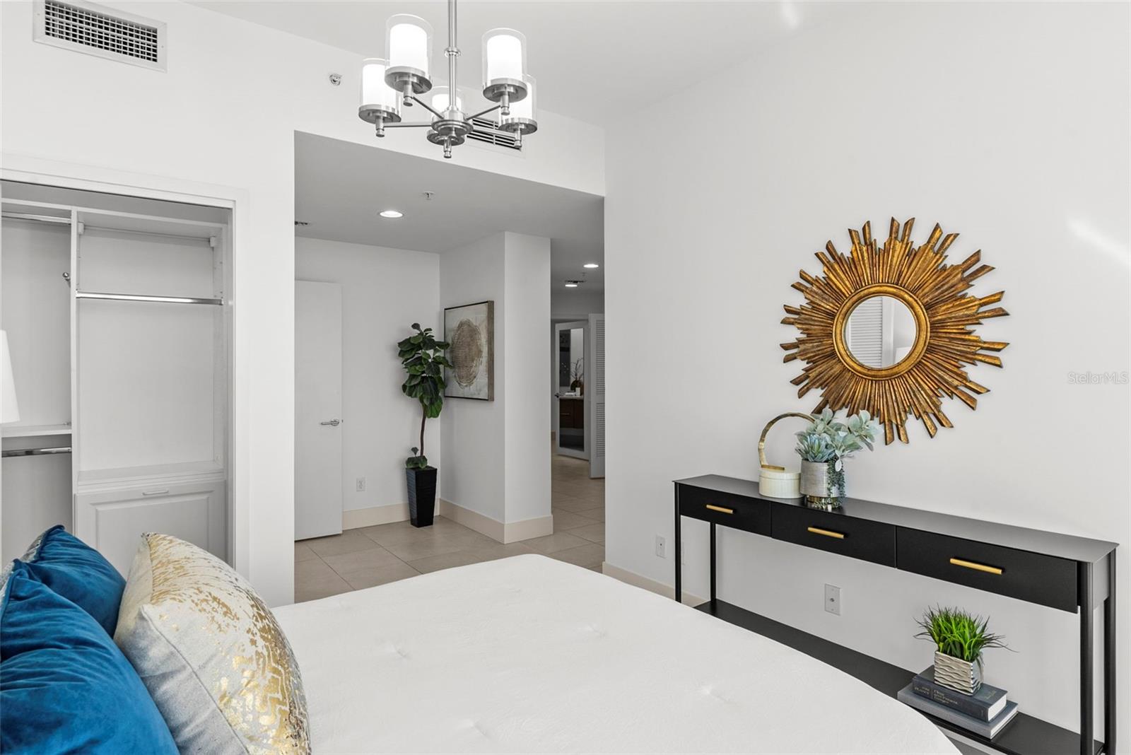 Listing photo id 19 for 175 1st Street S 1604