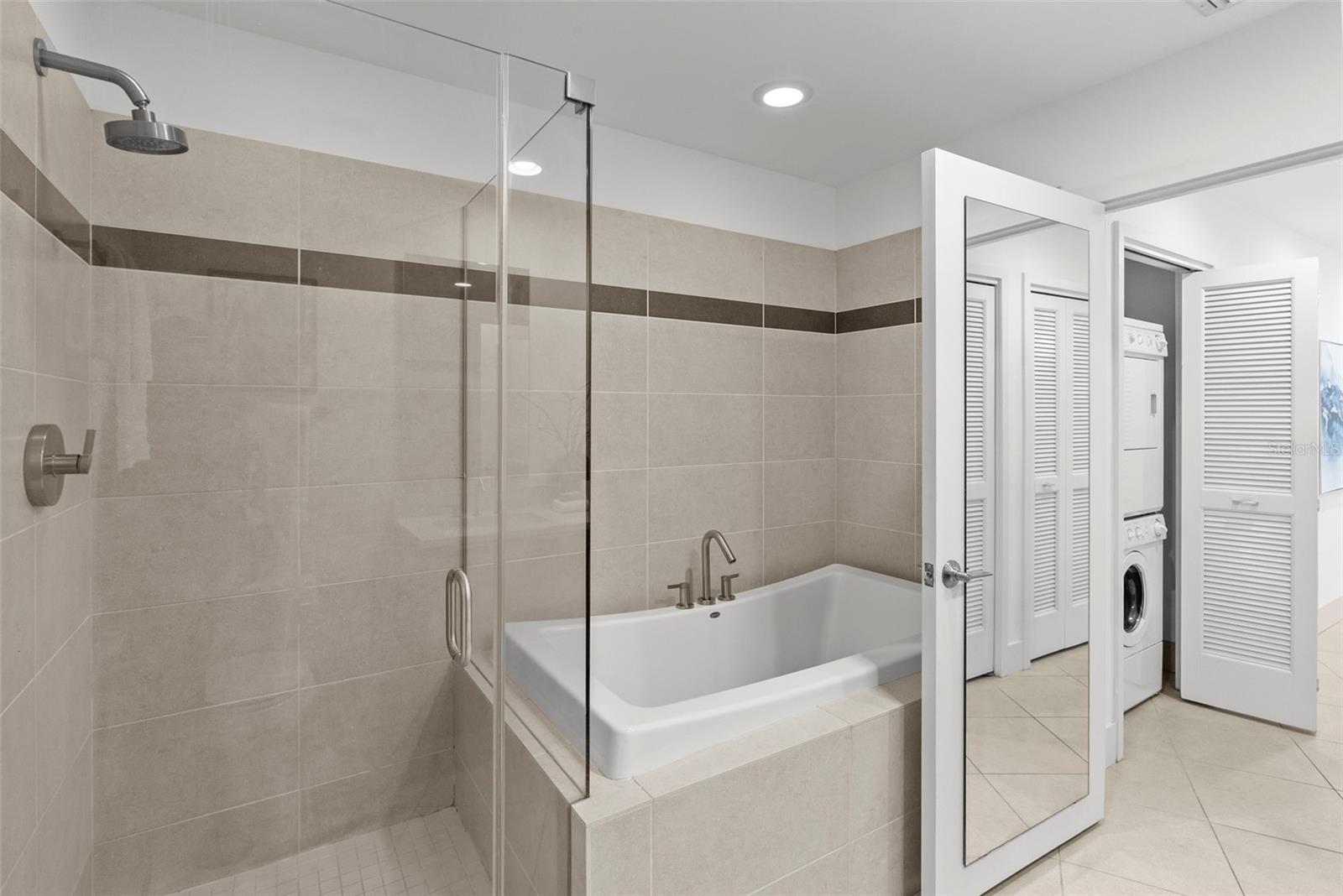 Listing photo id 22 for 175 1st Street S 1604