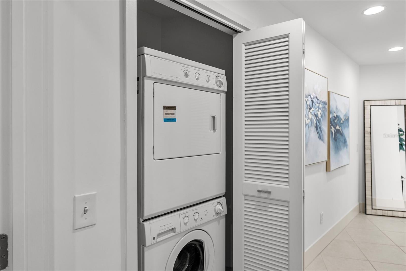 Listing photo id 23 for 175 1st Street S 1604