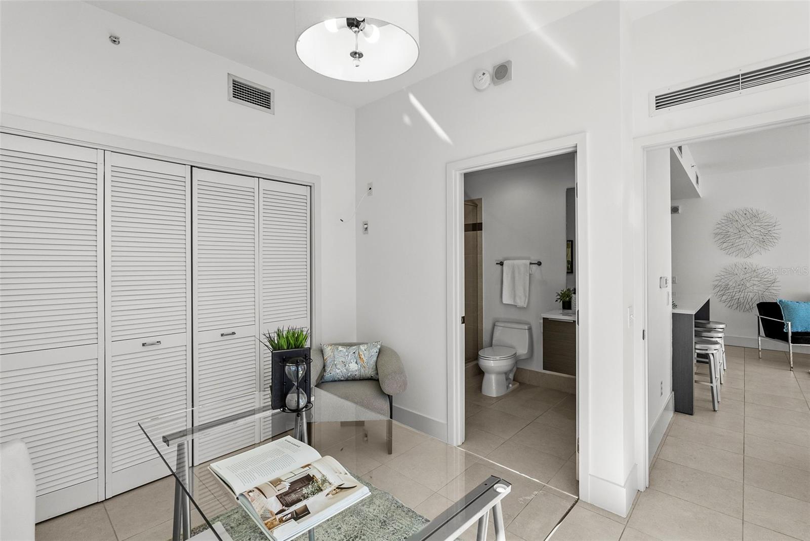 Listing photo id 24 for 175 1st Street S 1604