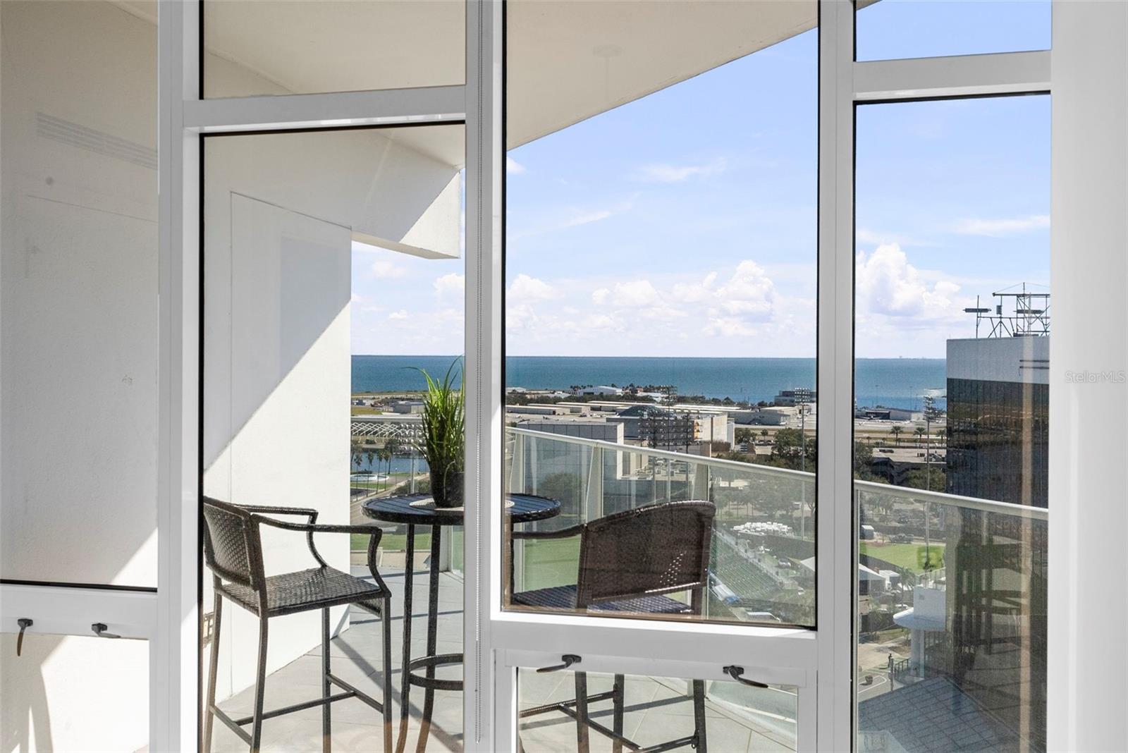 Listing photo id 27 for 175 1st Street S 1604