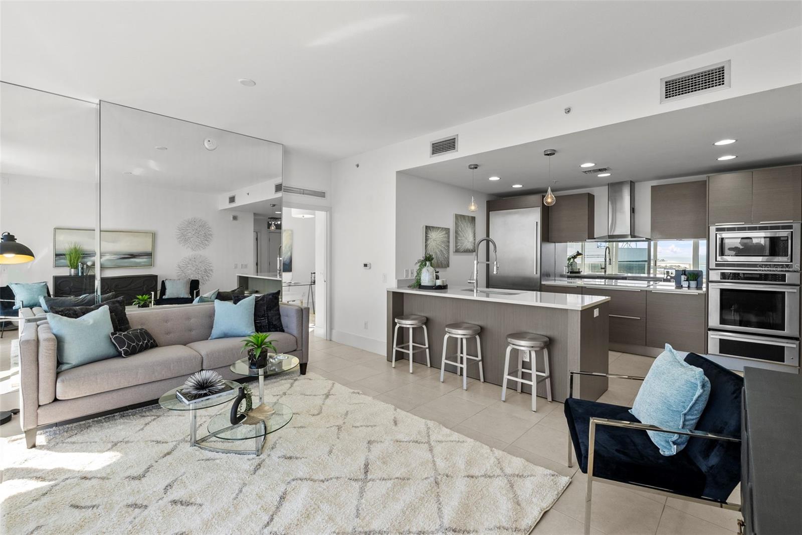 Listing photo id 1 for 175 1st Street S 1604