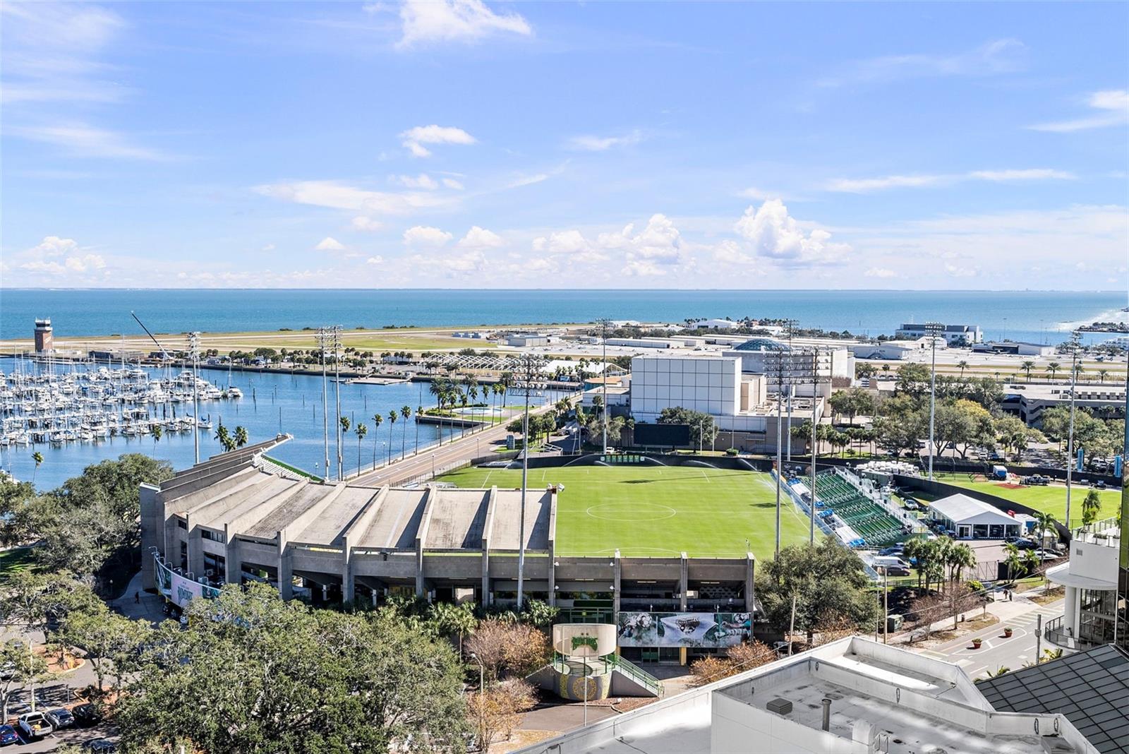 Listing photo id 32 for 175 1st Street S 1604