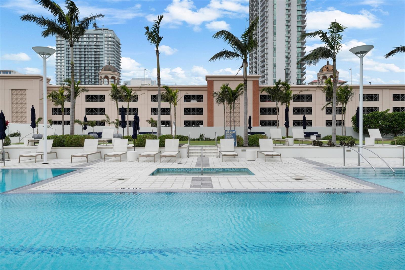 Listing photo id 34 for 175 1st Street S 1604