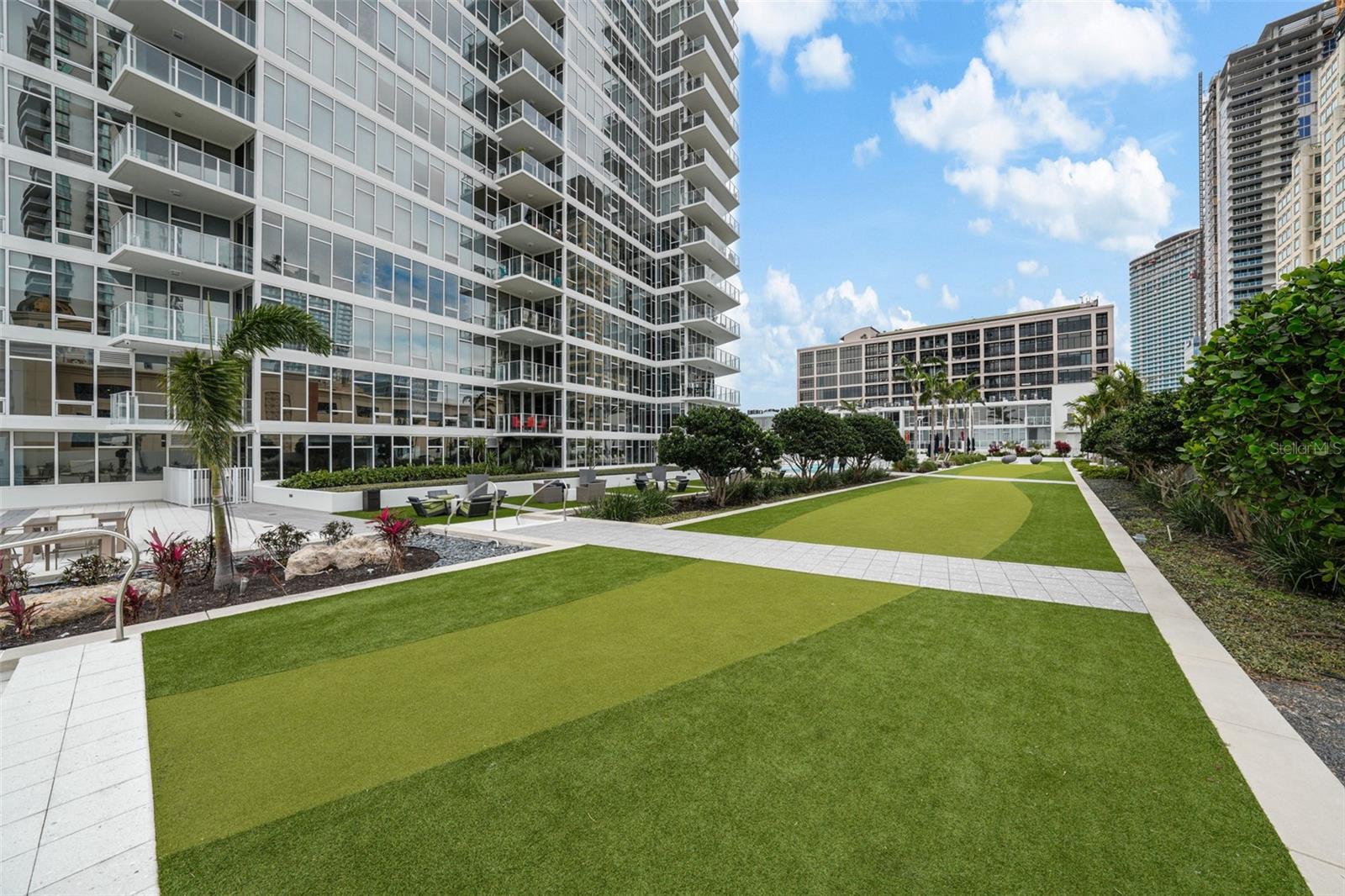 Listing photo id 35 for 175 1st Street S 1604