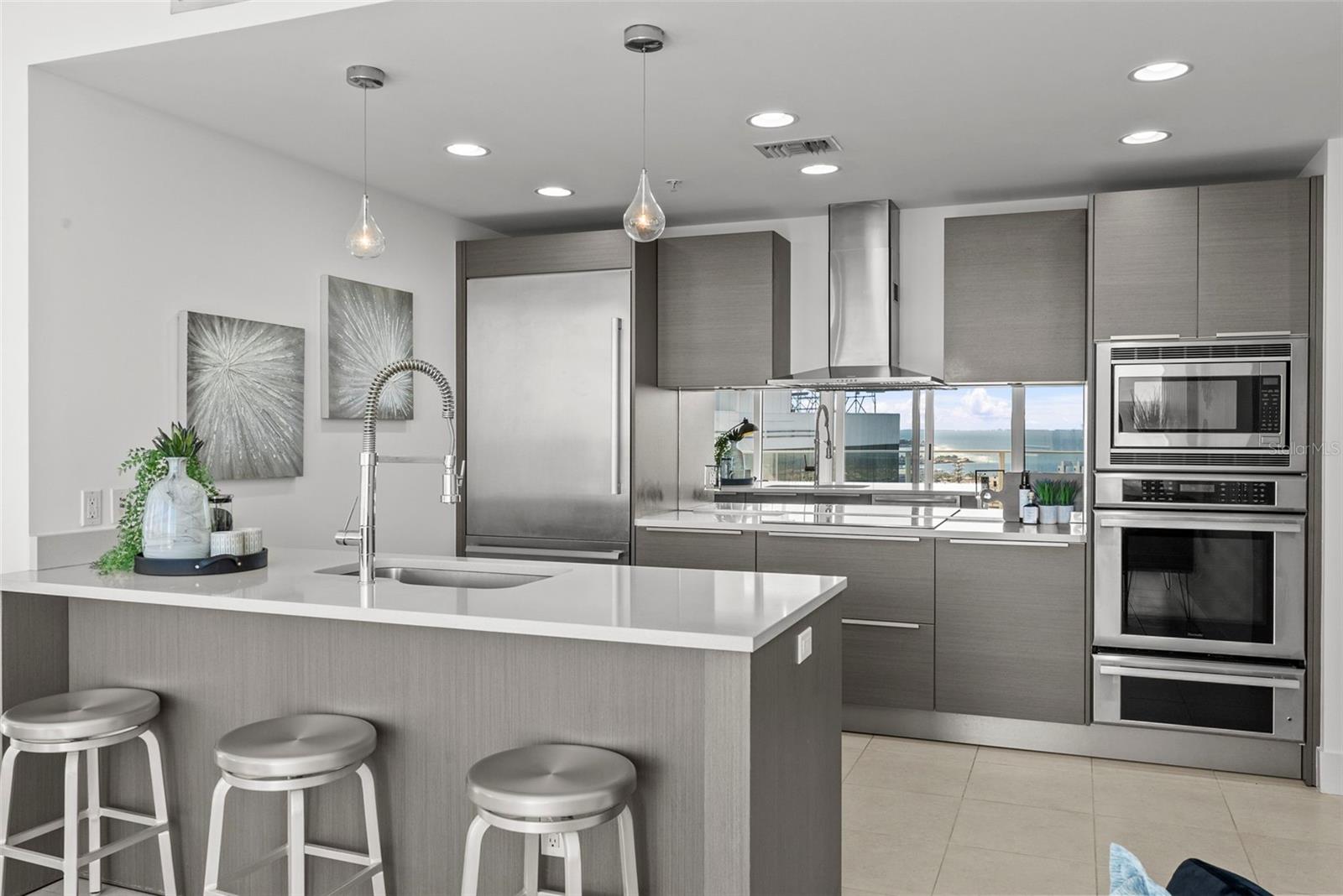 Listing photo id 2 for 175 1st Street S 1604