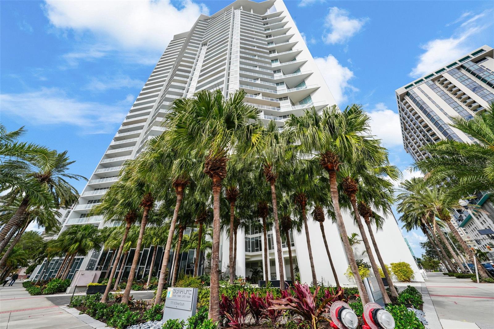 Listing photo id 43 for 175 1st Street S 1604