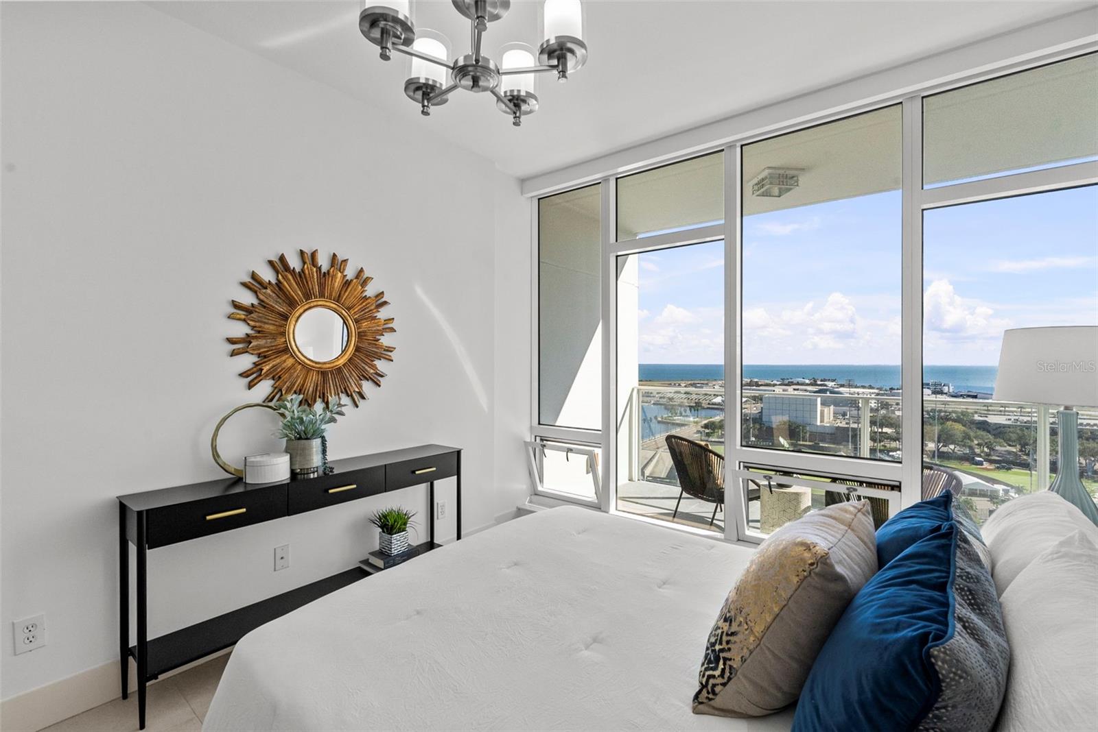 Listing photo id 3 for 175 1st Street S 1604