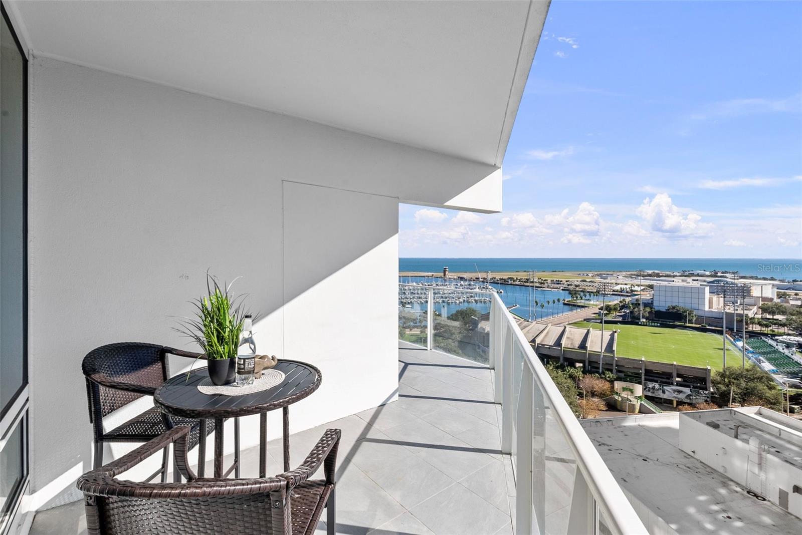 Listing photo id 7 for 175 1st Street S 1604