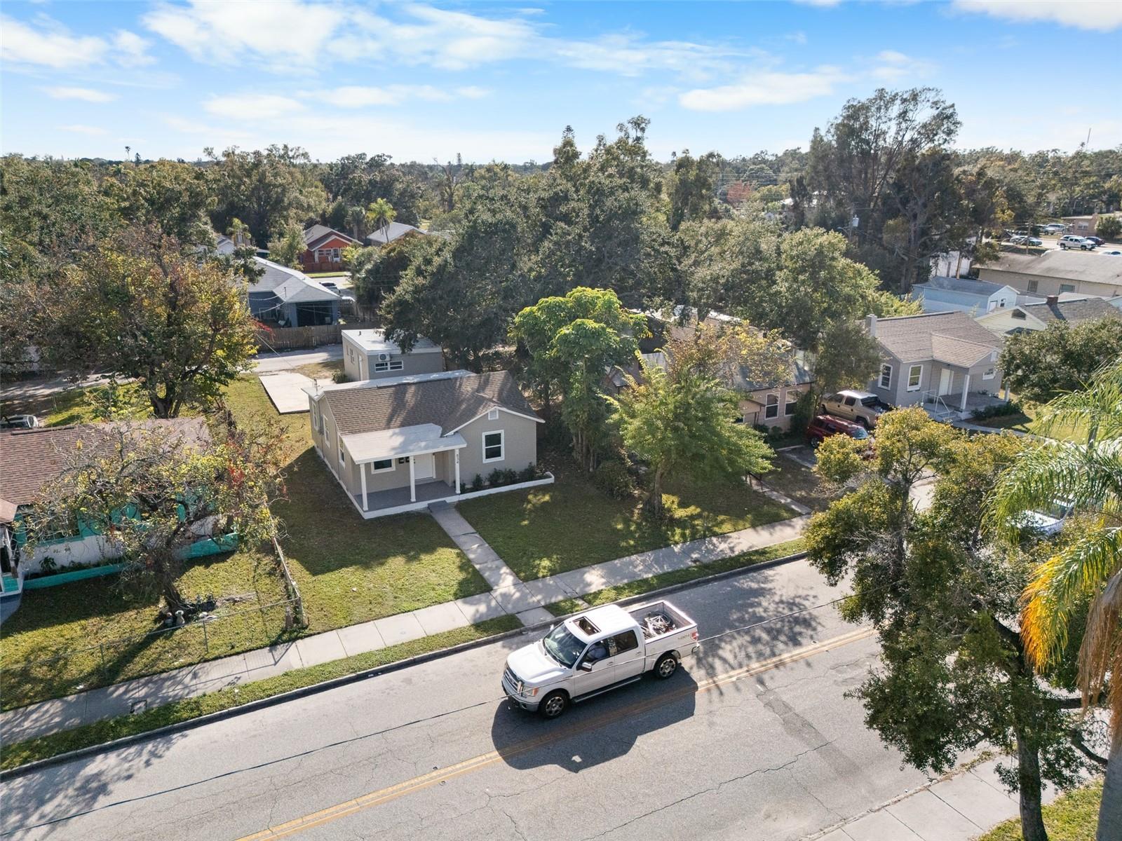 Listing photo id 13 for 834 18th Avenue S