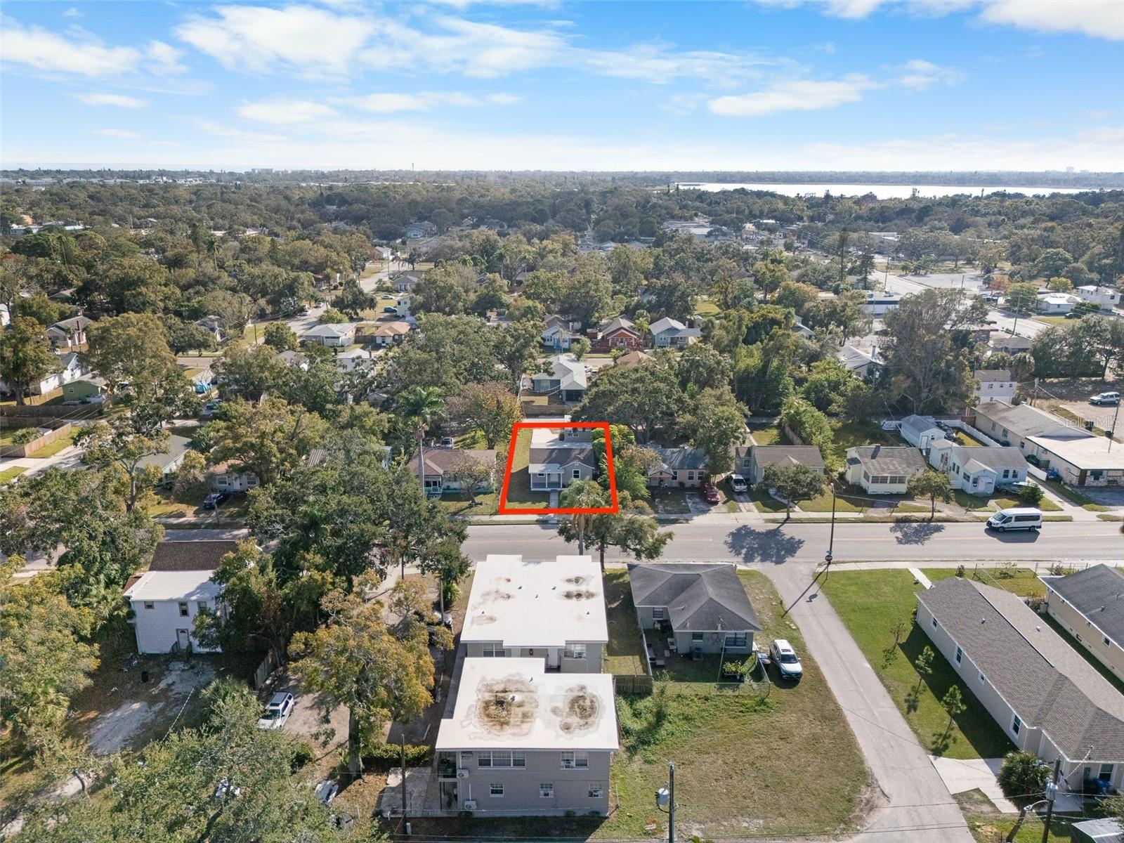 Listing photo id 15 for 834 18th Avenue S