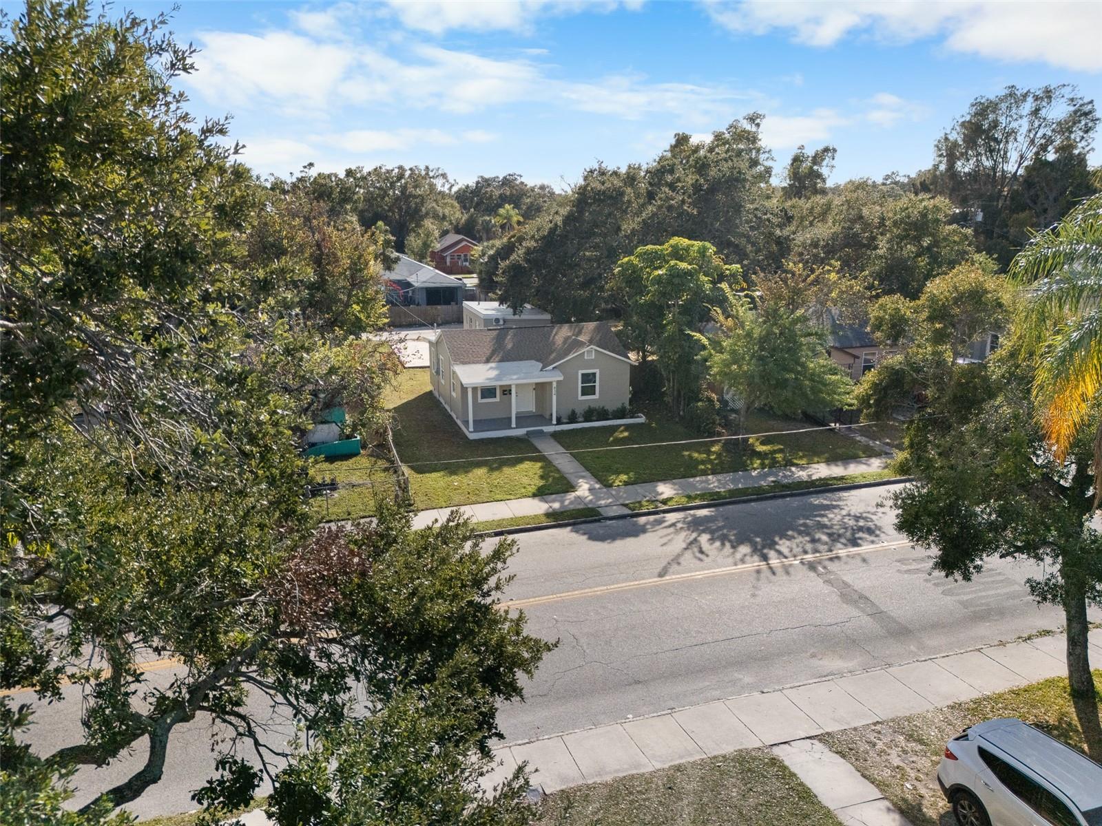 Listing photo id 17 for 834 18th Avenue S