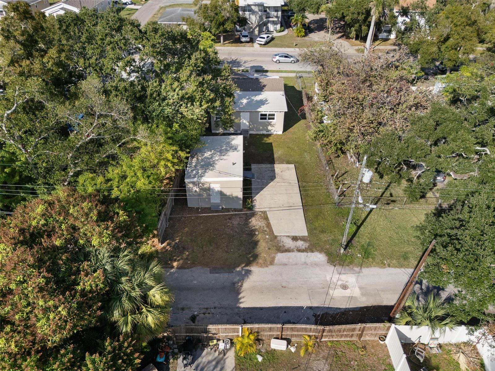 Listing photo id 18 for 834 18th Avenue S