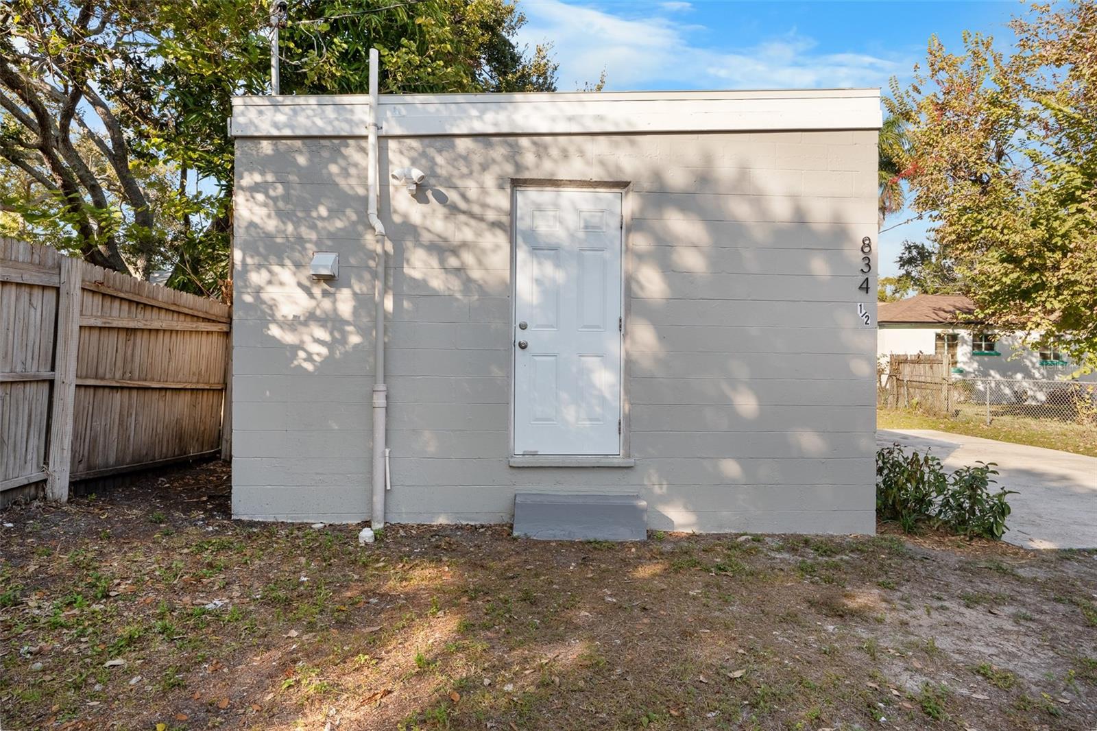 Listing photo id 19 for 834 18th Avenue S