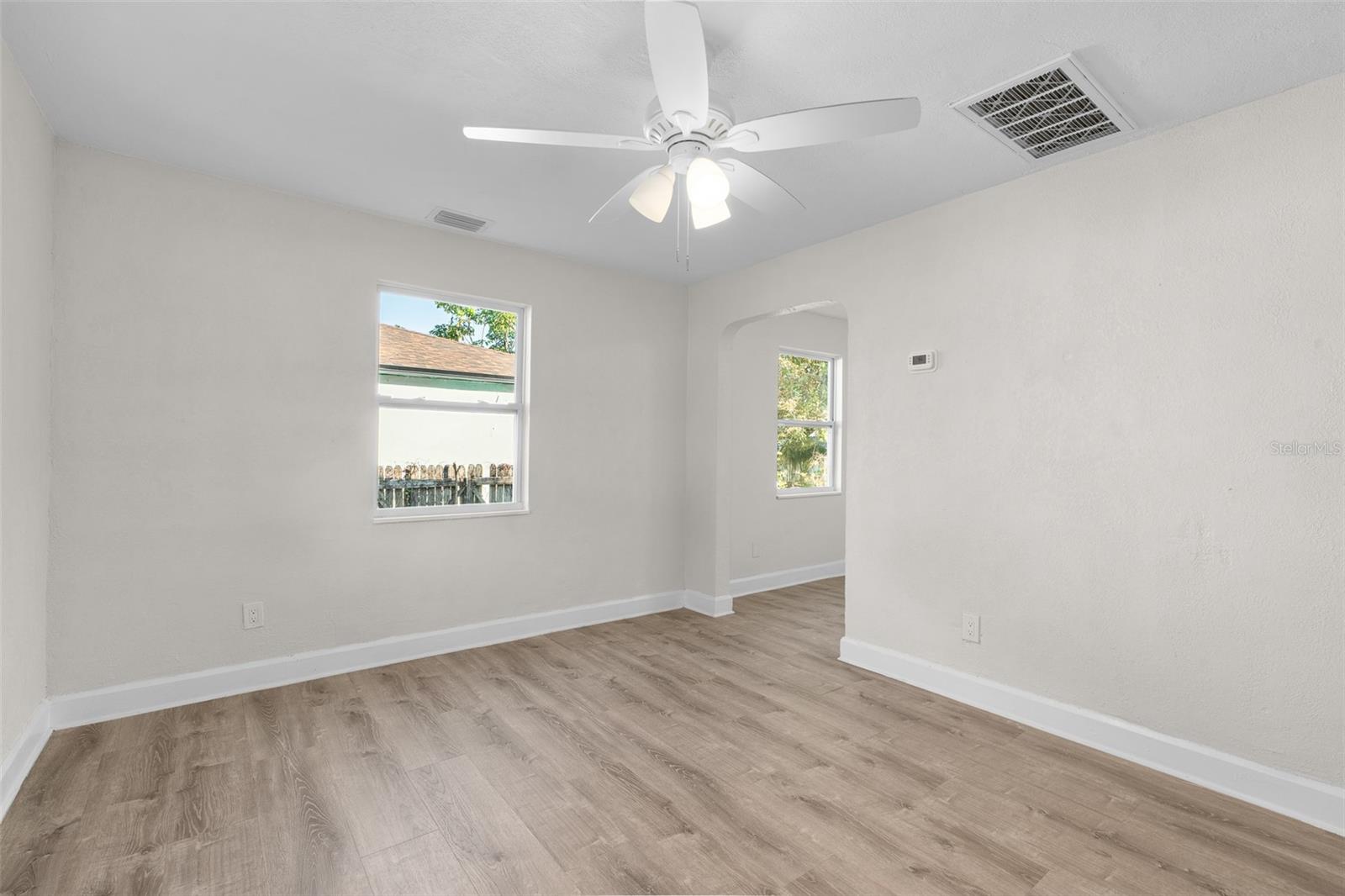 Listing photo id 20 for 834 18th Avenue S