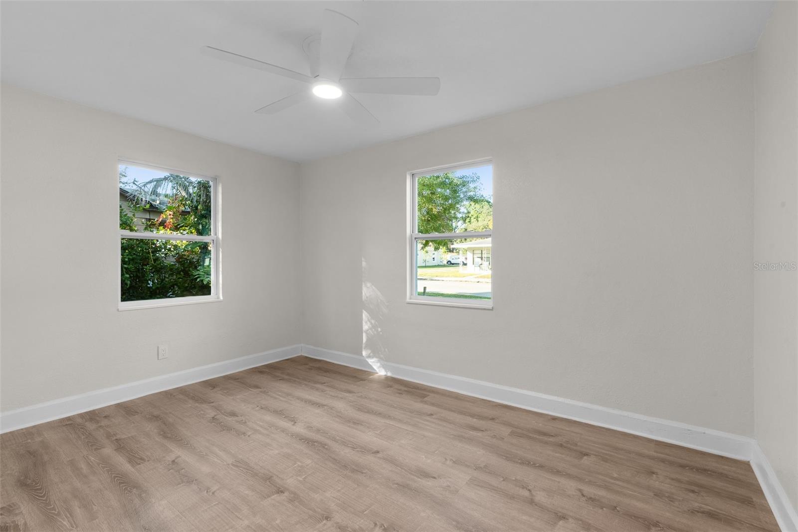 Listing photo id 22 for 834 18th Avenue S