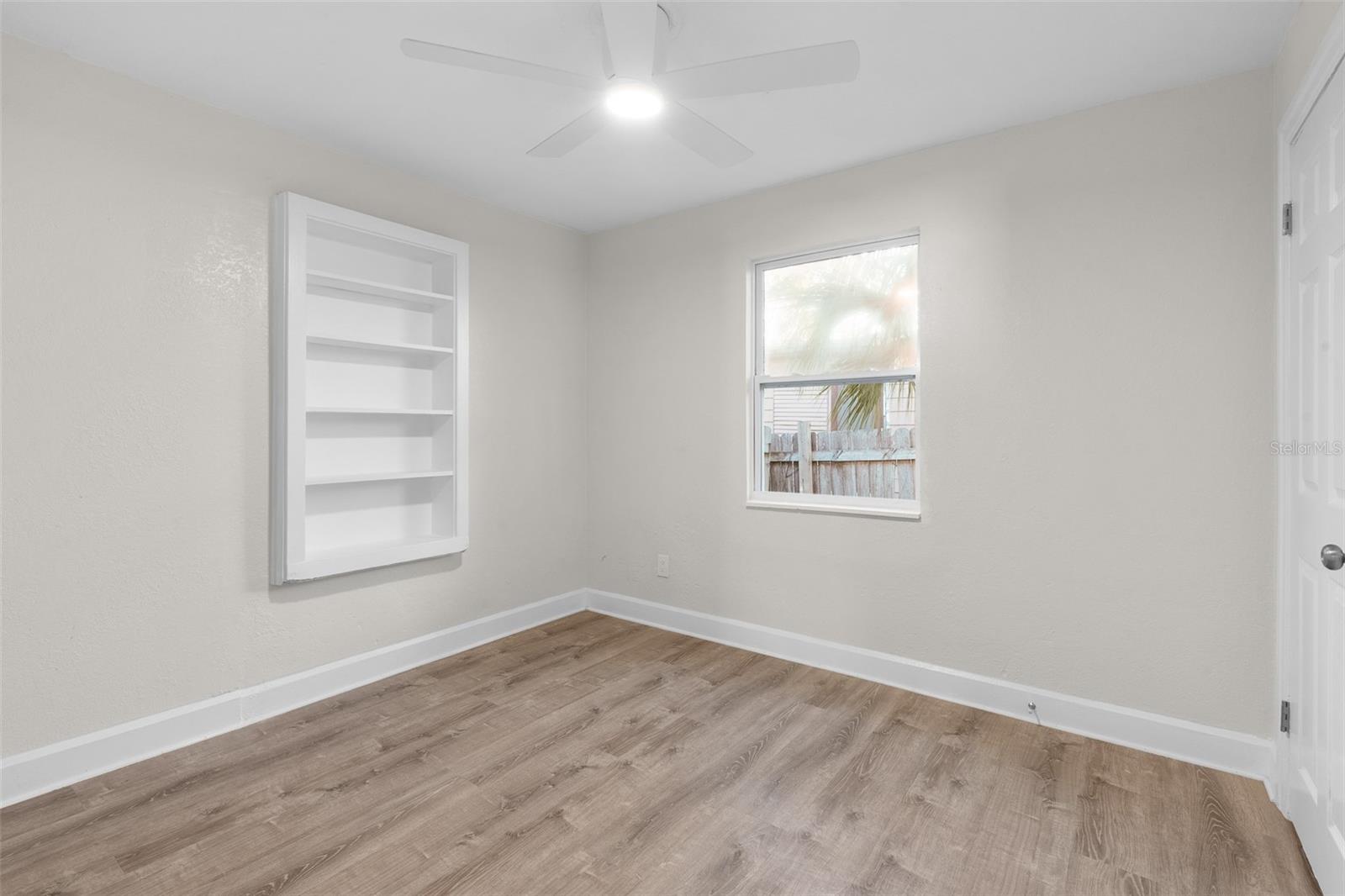 Listing photo id 24 for 834 18th Avenue S