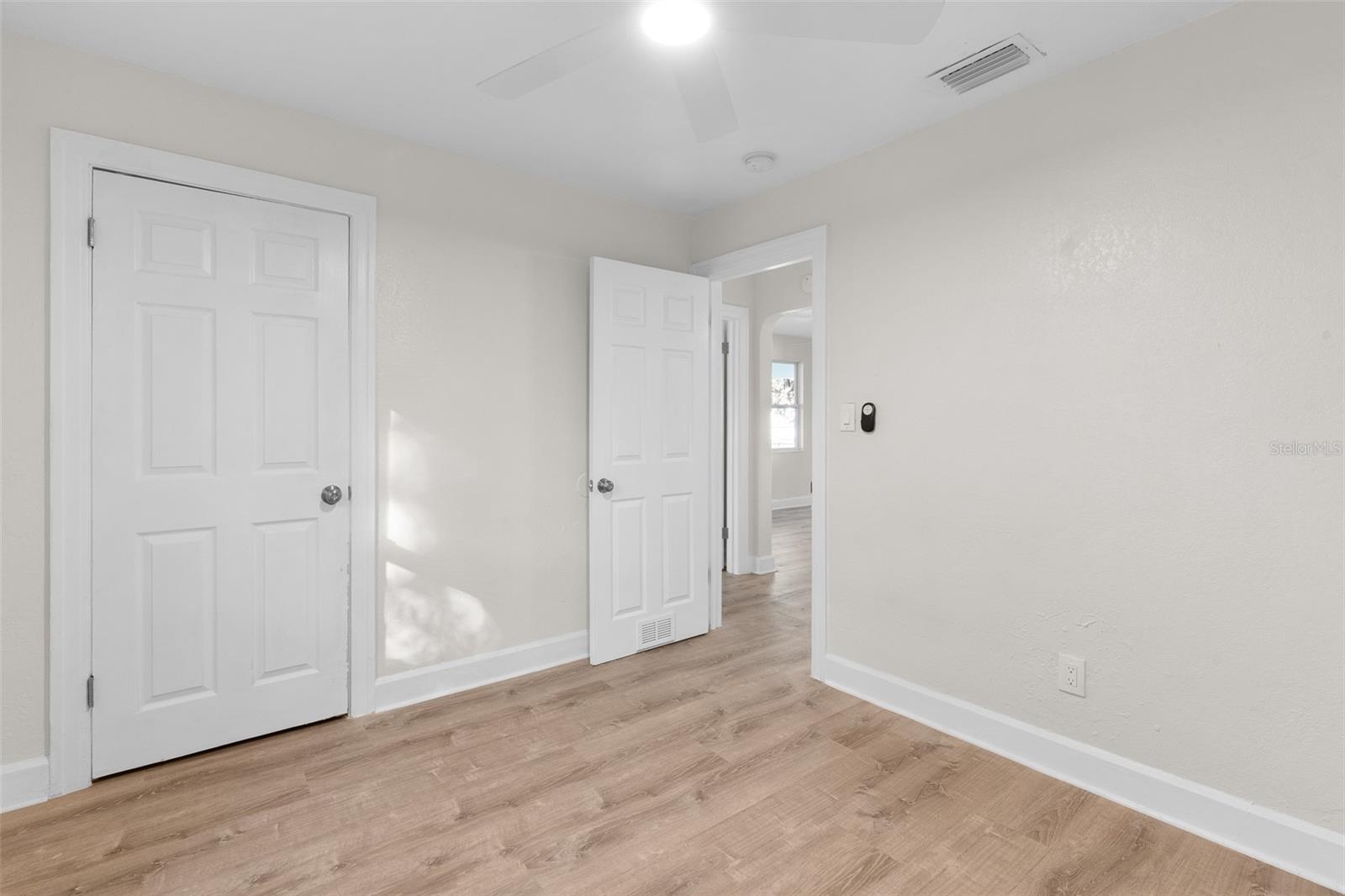 Listing photo id 25 for 834 18th Avenue S