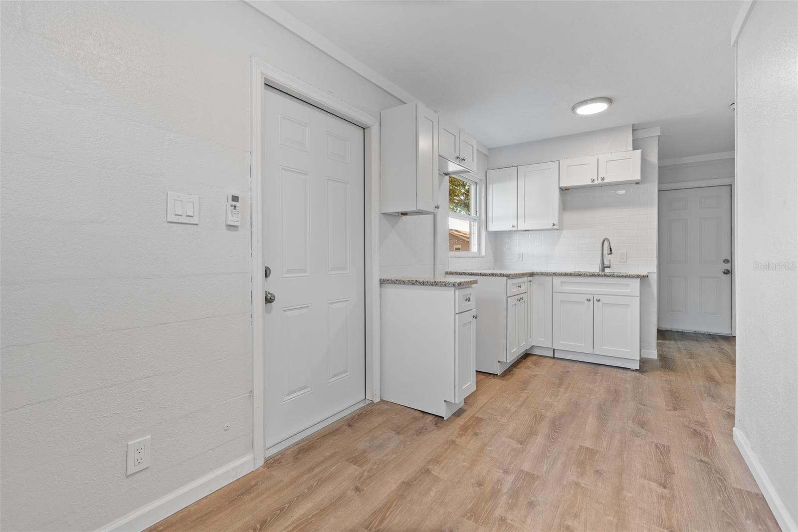 Listing photo id 36 for 834 18th Avenue S