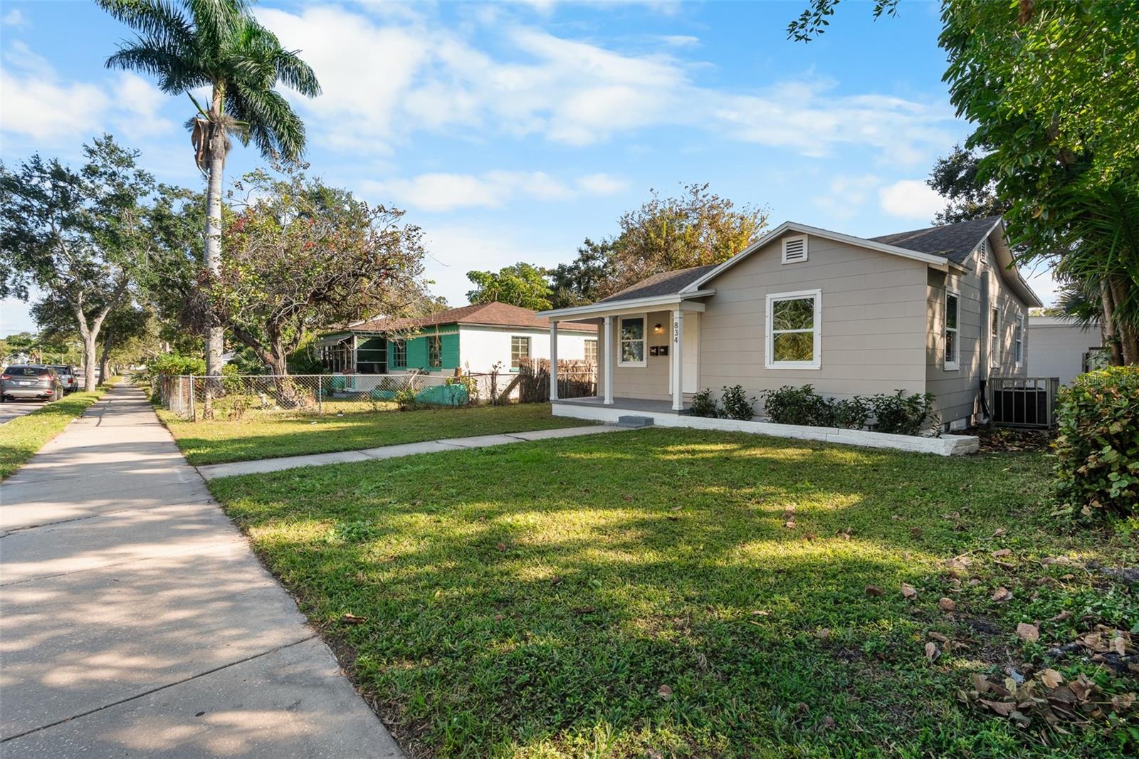 Listing photo id 2 for 834 18th Avenue S