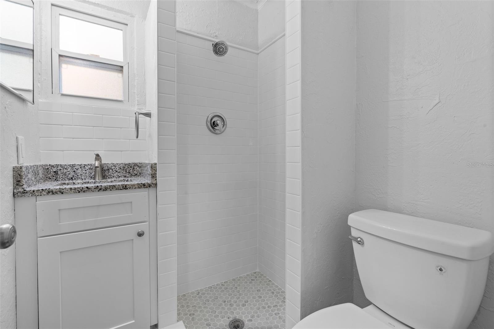 Listing photo id 39 for 834 18th Avenue S