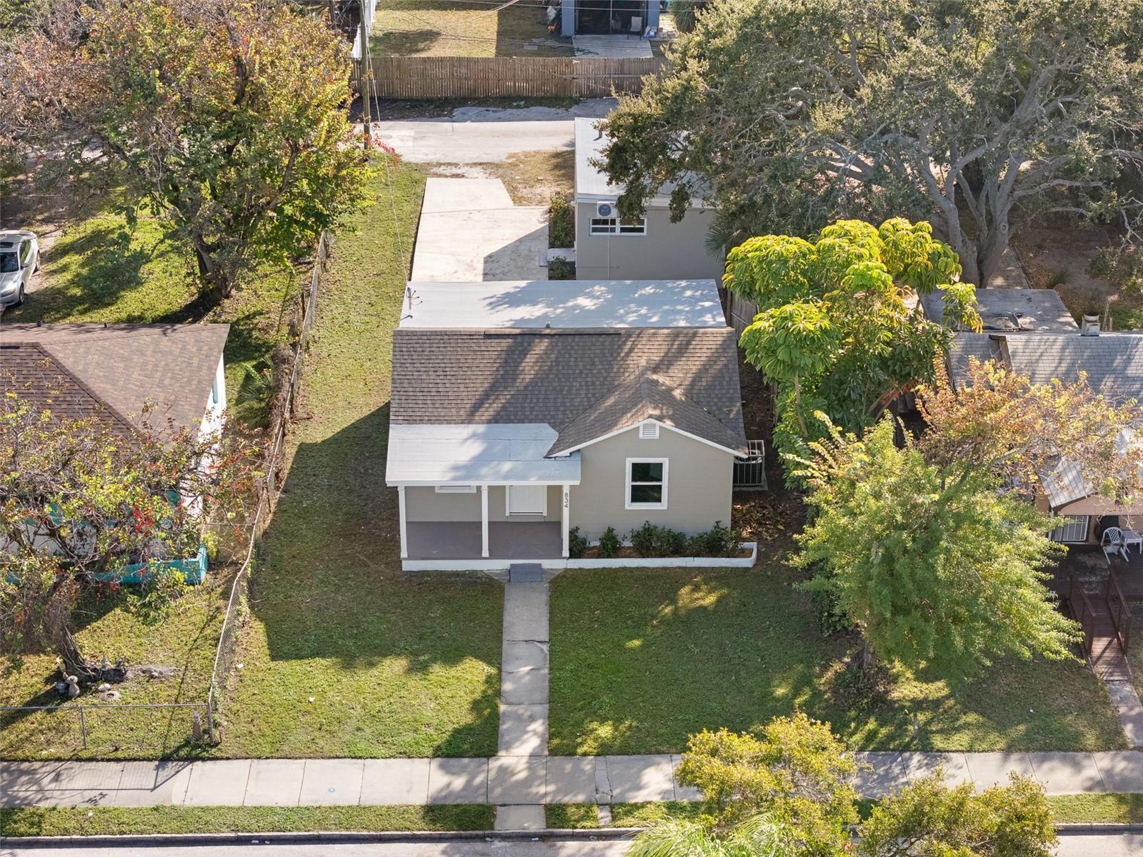 Listing photo id 3 for 834 18th Avenue S