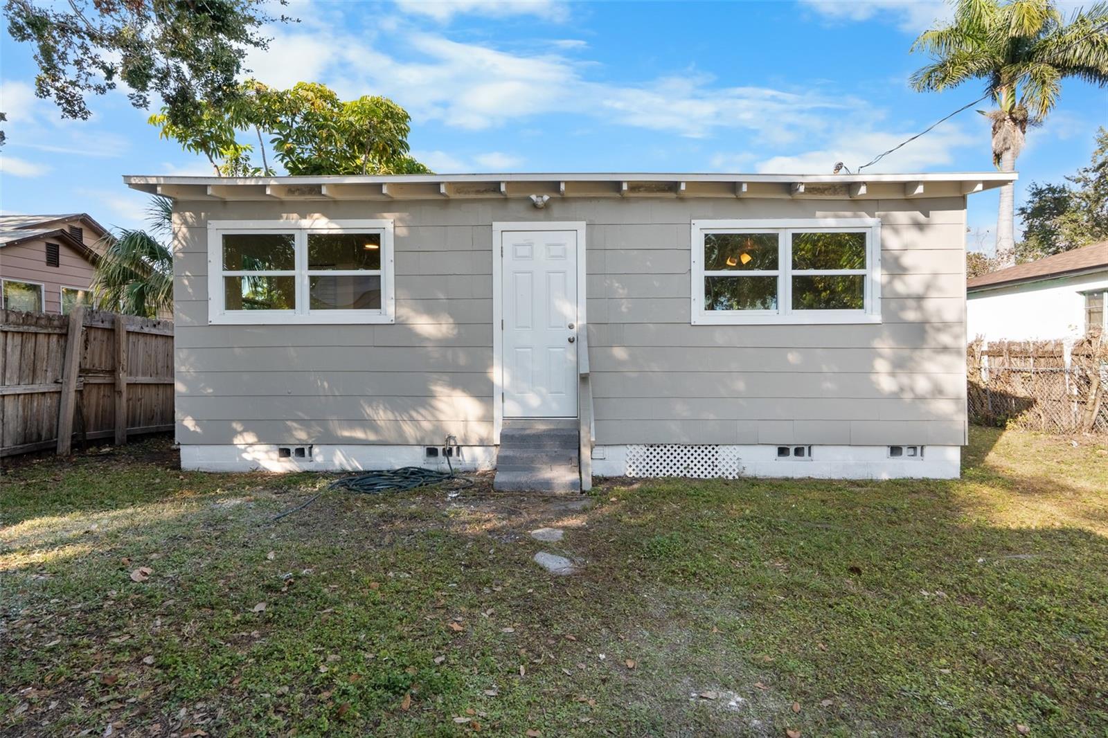 Listing photo id 4 for 834 18th Avenue S