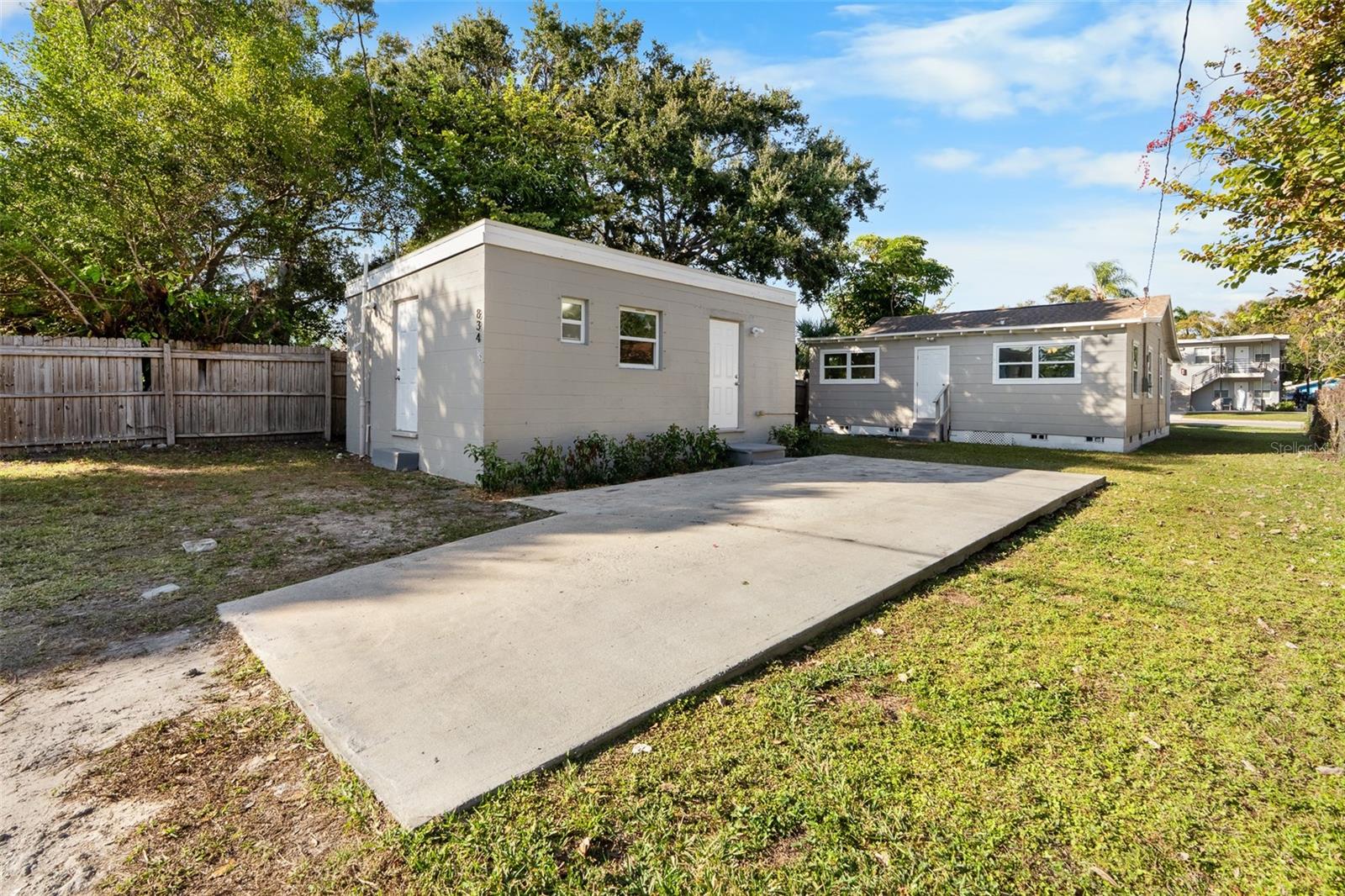 Listing photo id 6 for 834 18th Avenue S