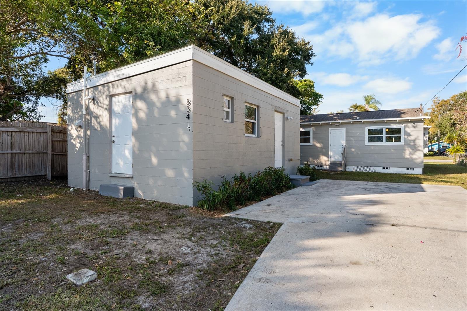 Listing photo id 7 for 834 18th Avenue S