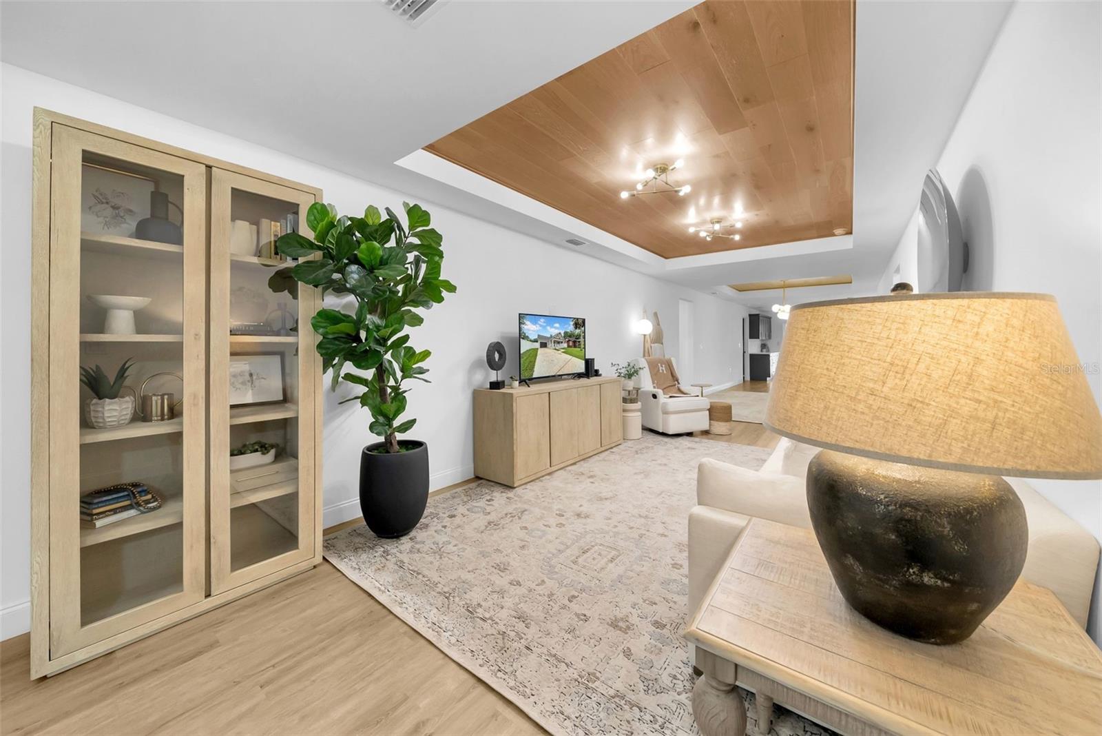 Image 14 of 58 For 809 Hanna Avenue