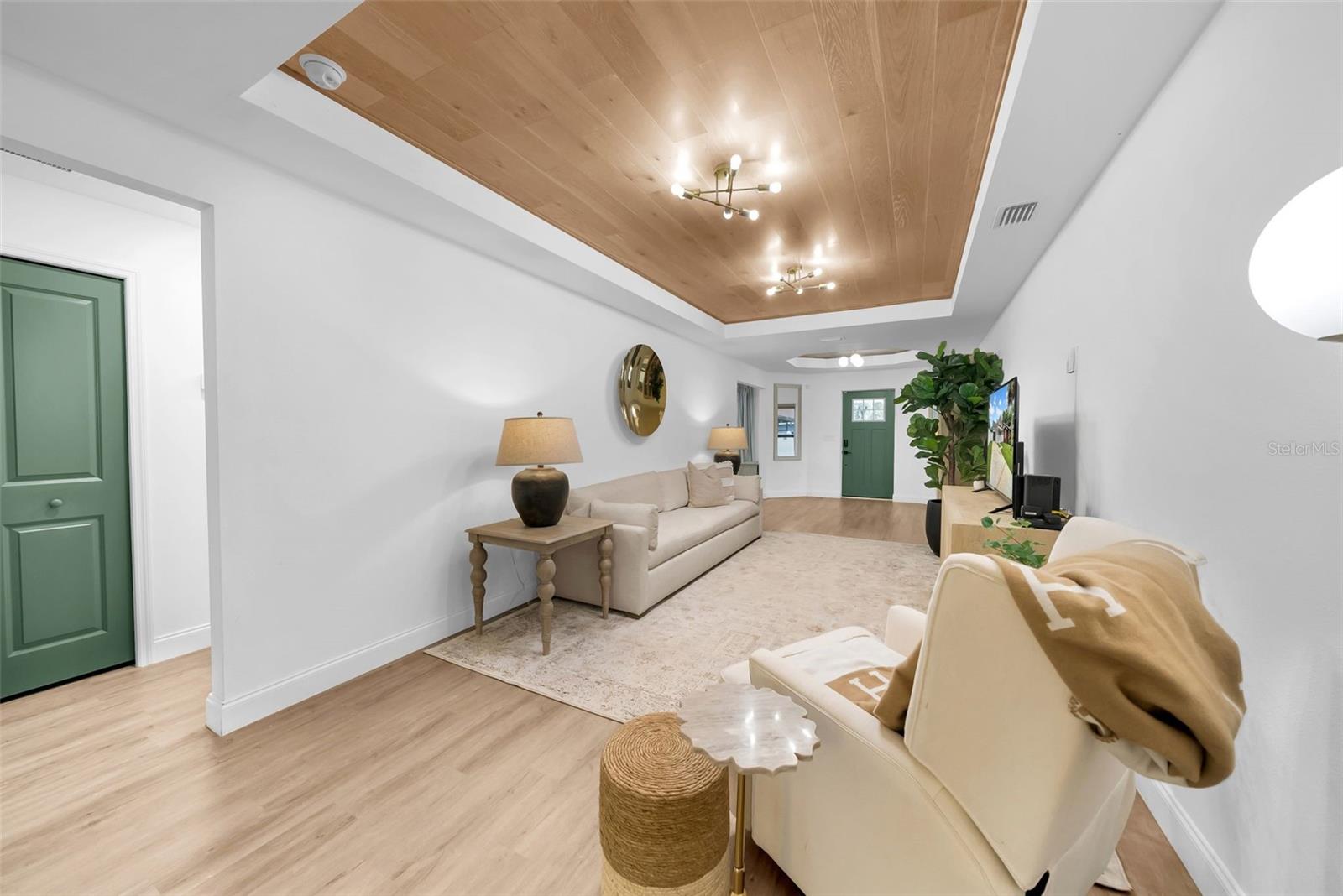 Image 15 of 58 For 809 Hanna Avenue