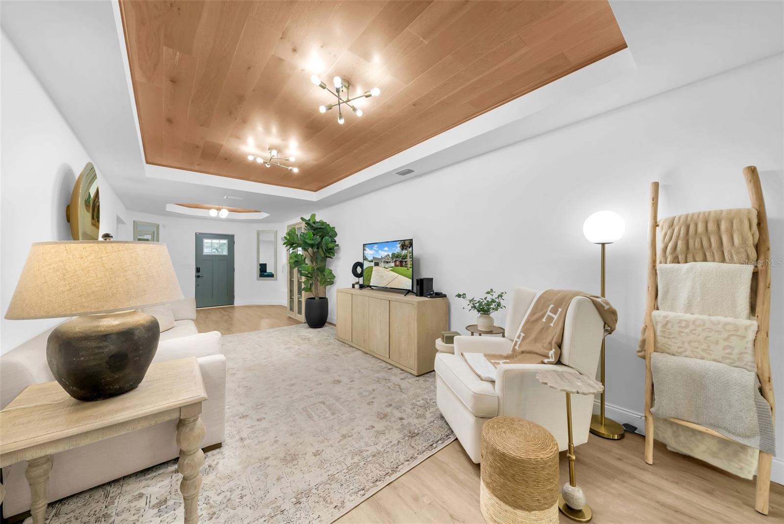 Image 17 of 58 For 809 Hanna Avenue