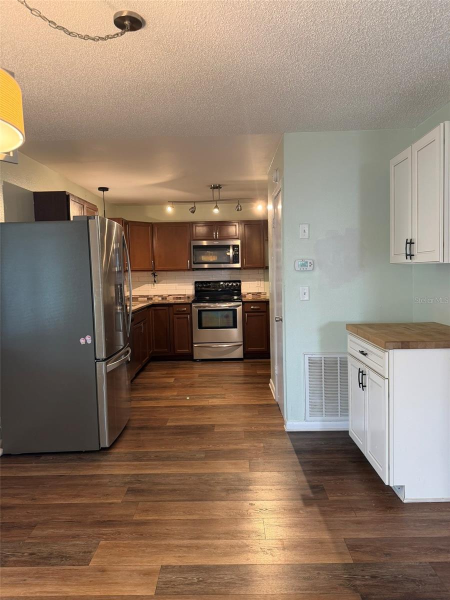 Image 15 of 36 For 4284 Surfside Circle