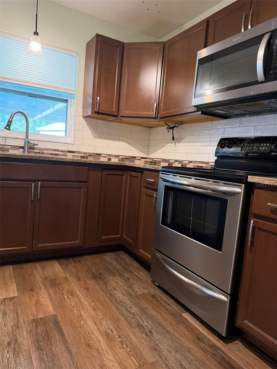 Image 16 of 36 For 4284 Surfside Circle