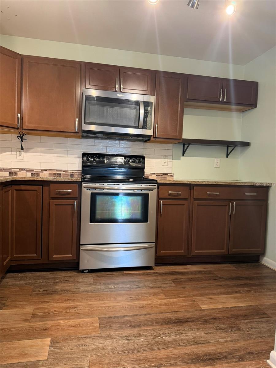 Image 17 of 36 For 4284 Surfside Circle