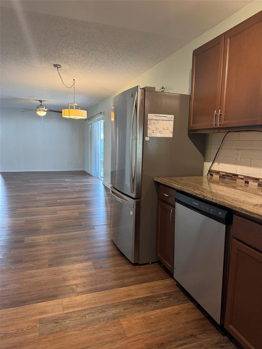 Image 18 of 36 For 4284 Surfside Circle