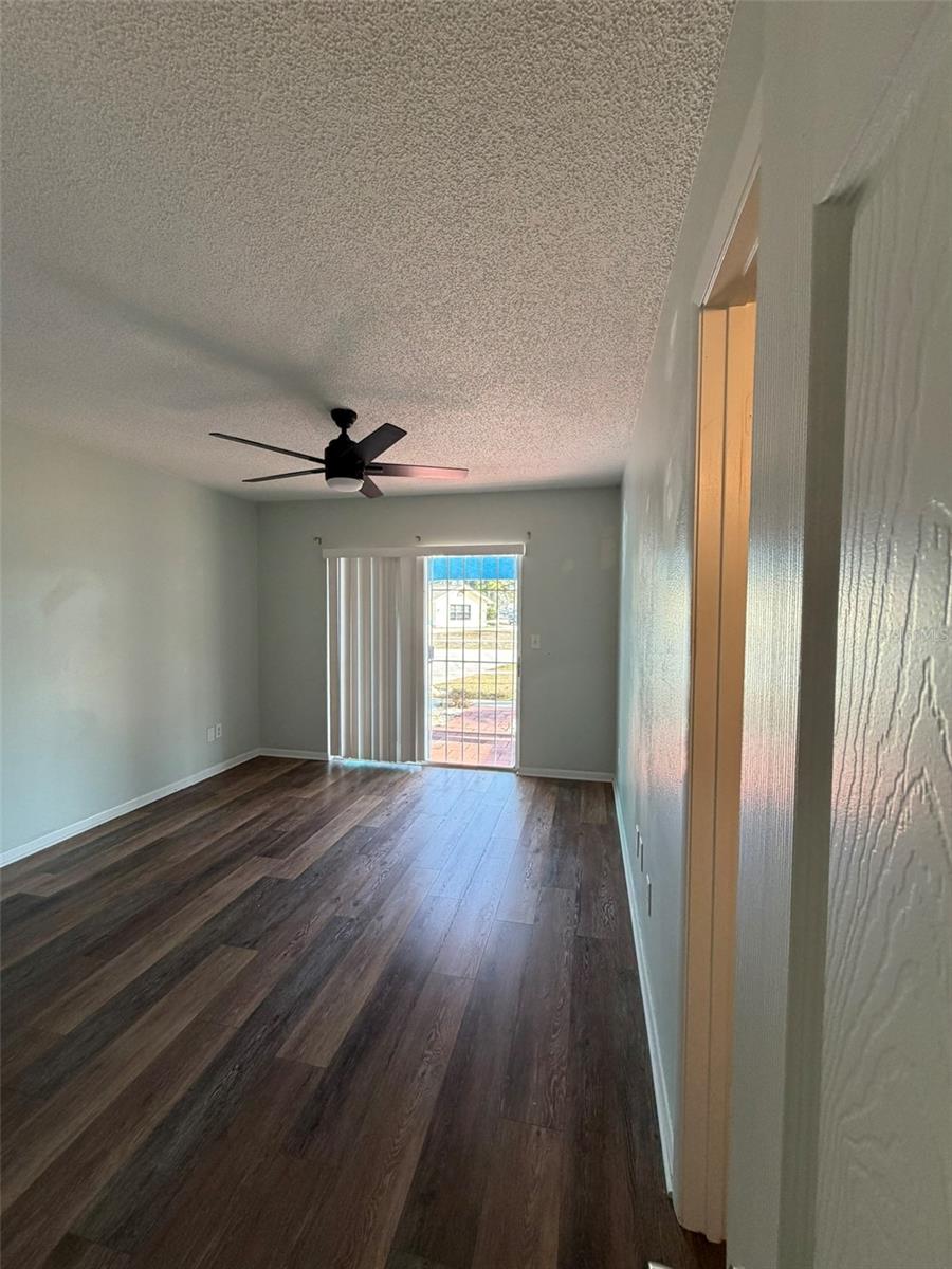 Image 20 of 36 For 4284 Surfside Circle