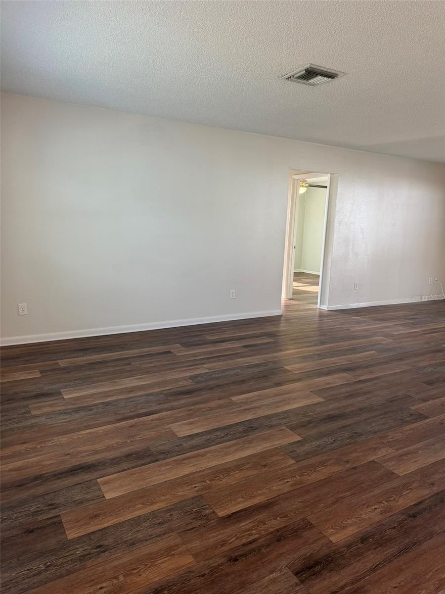 Image 5 of 36 For 4284 Surfside Circle