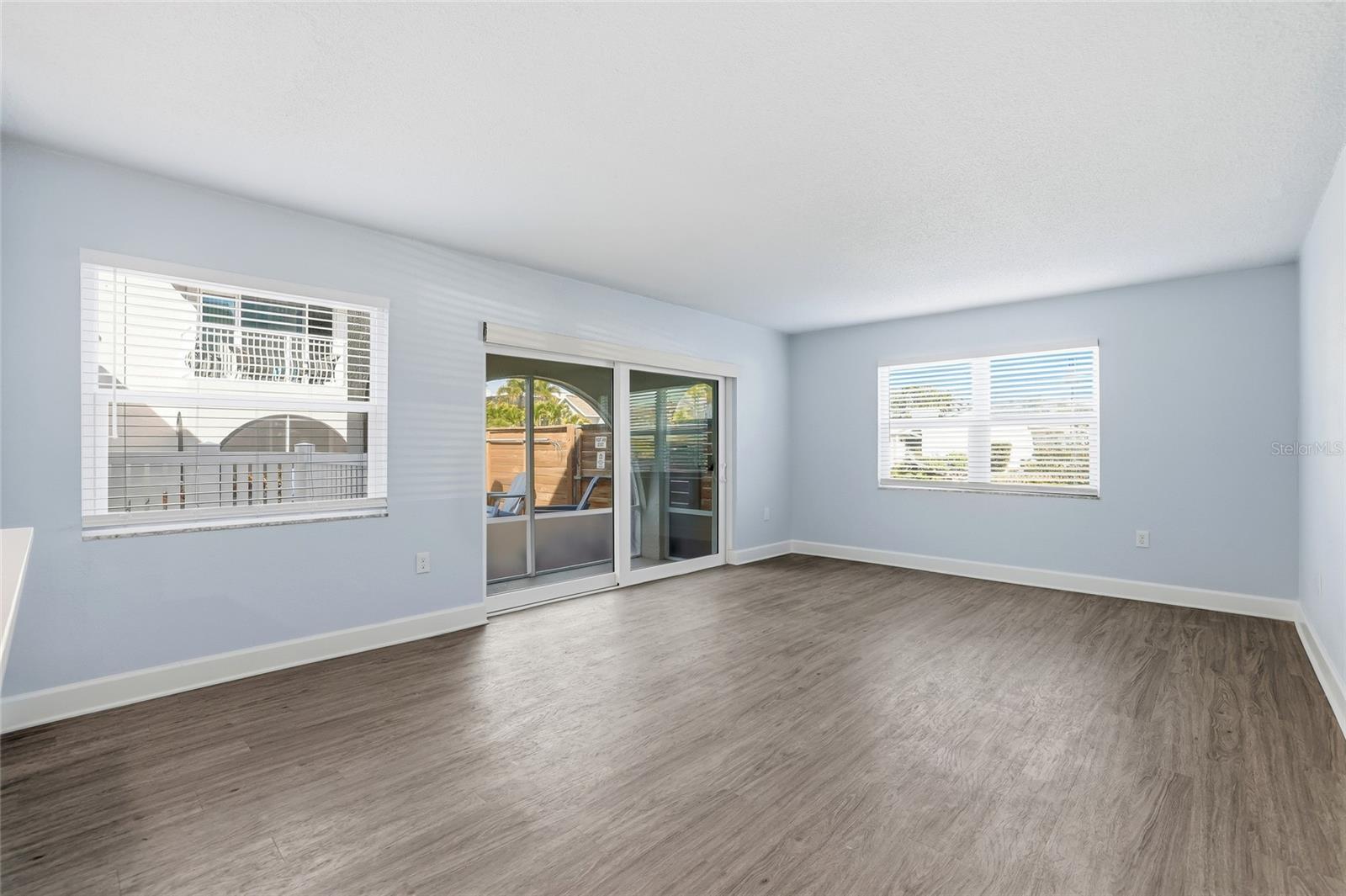 Image 12 of 39 For 17035 Gulf Boulevard 113