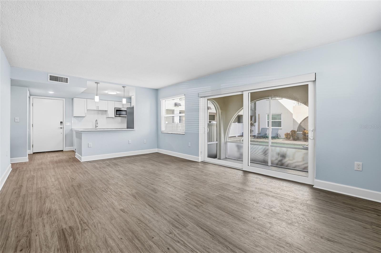 Image 17 of 39 For 17035 Gulf Boulevard 113