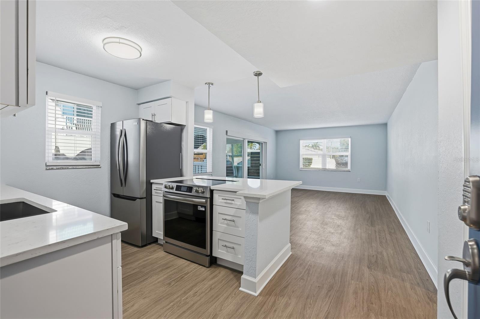 Image 4 of 39 For 17035 Gulf Boulevard 113