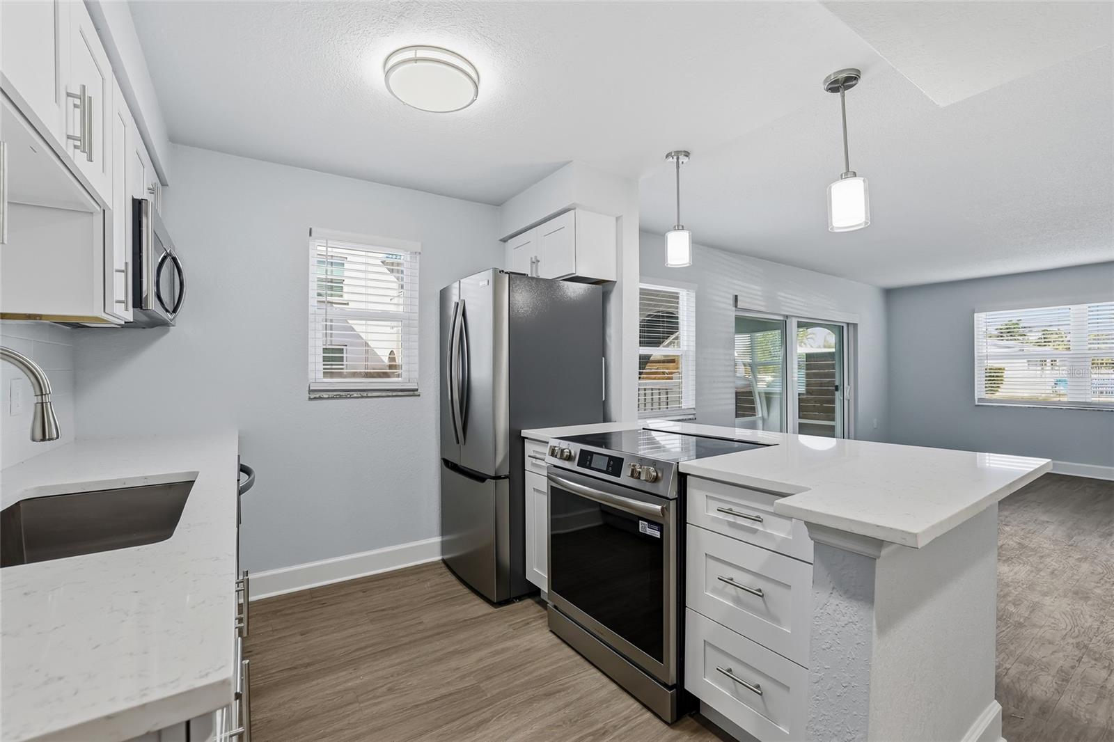 Image 5 of 39 For 17035 Gulf Boulevard 113