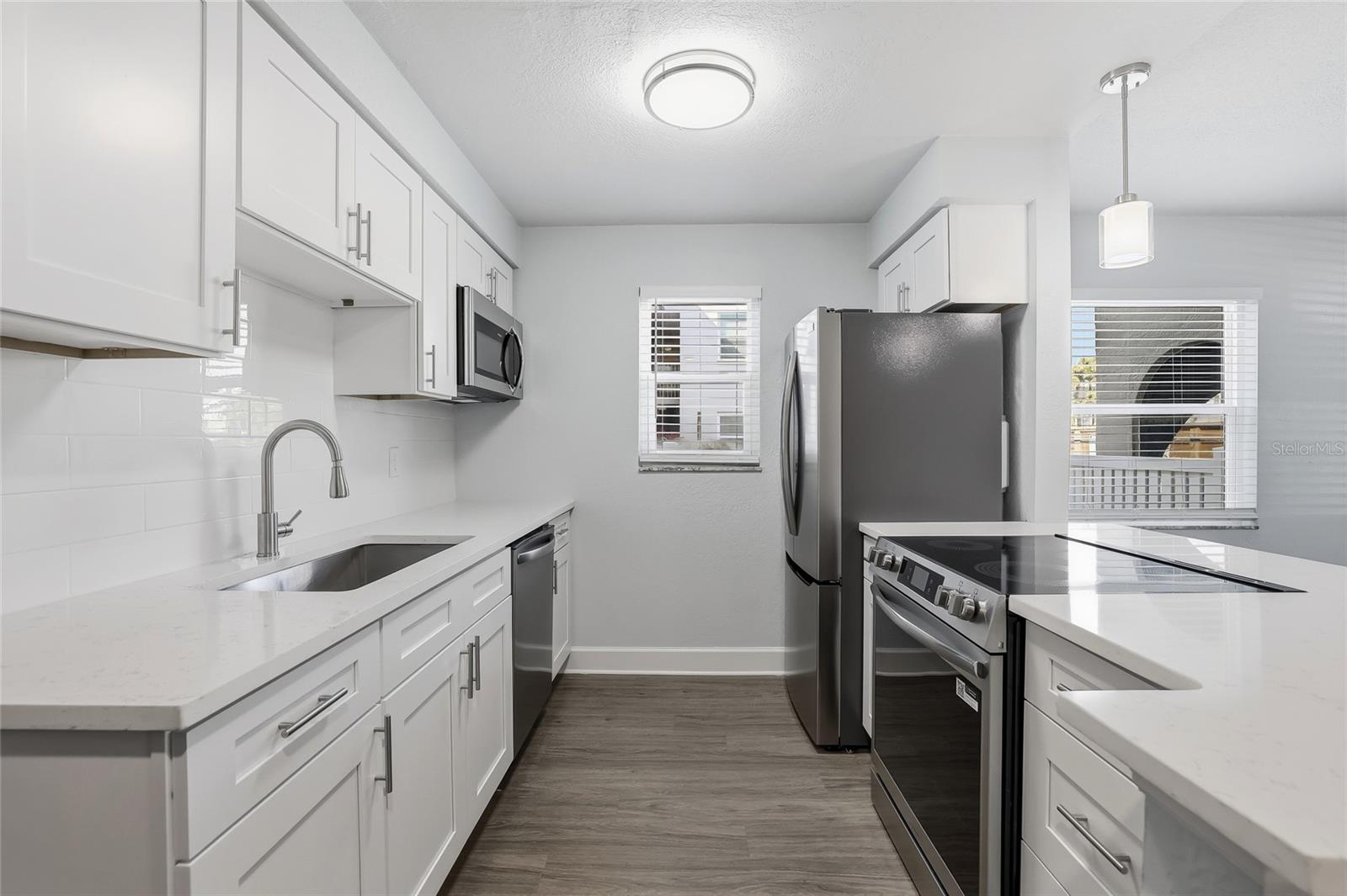 Image 6 of 39 For 17035 Gulf Boulevard 113