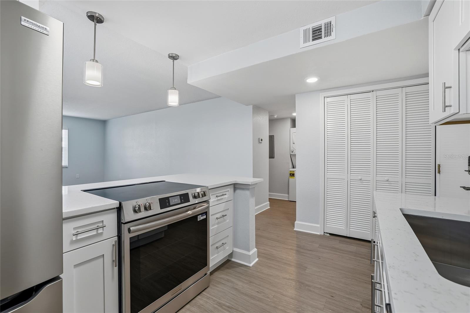 Image 8 of 39 For 17035 Gulf Boulevard 113