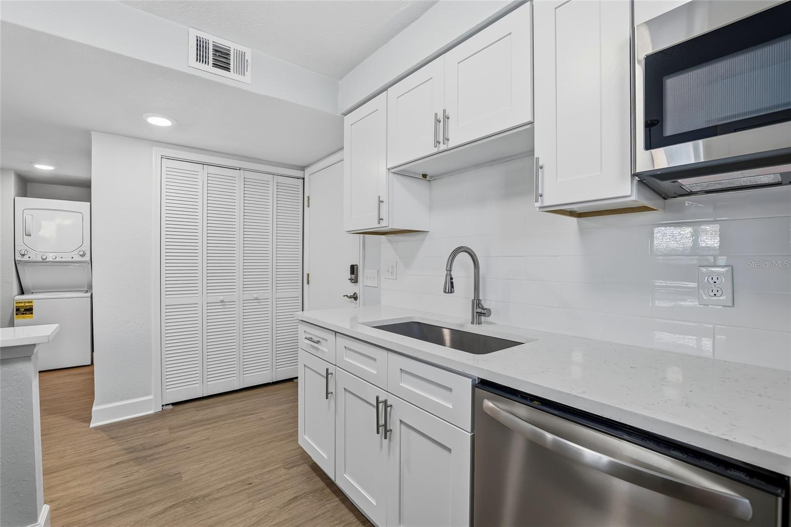 Image 9 of 39 For 17035 Gulf Boulevard 113